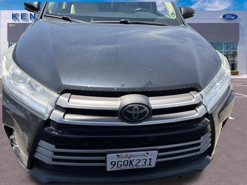 Used 2018 Toyota Highlander XLE AWD/4WD image 12
