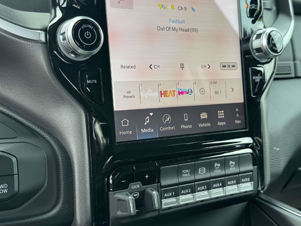 New 2026 RAM 3500 Big Horn AWD/4WD image 19