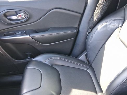 Used 2020 Jeep Cherokee Latitude Plus image 16