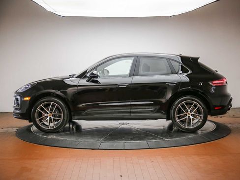 Certified 2026 Porsche Macan AWD/4WD image 2