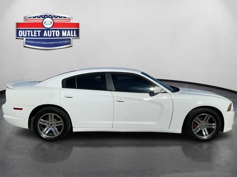 Used 2014 Dodge Charger SE image 2