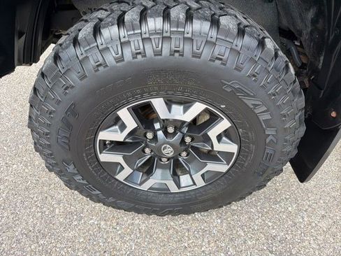 Used 2016 Toyota Tacoma TRD Off-Road AWD/4WD image 10