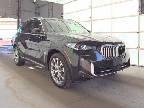 Used 2025 BMW X5 xDrive40i w/ Climate Comfort Package image 2