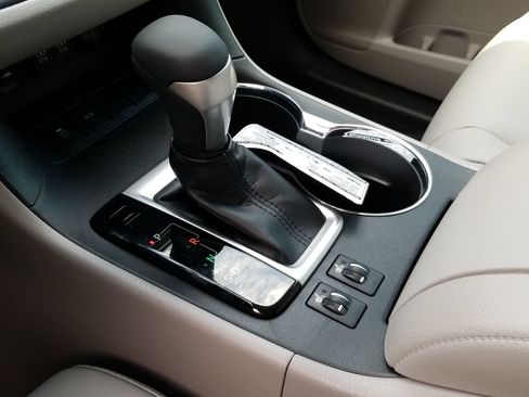 Used 2019 Toyota Highlander XLE FWD image 27