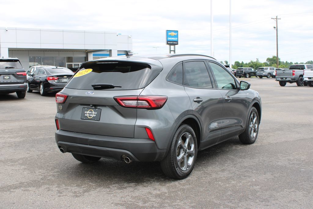 Used 2025 Ford Escape ST-Line FWD image 9