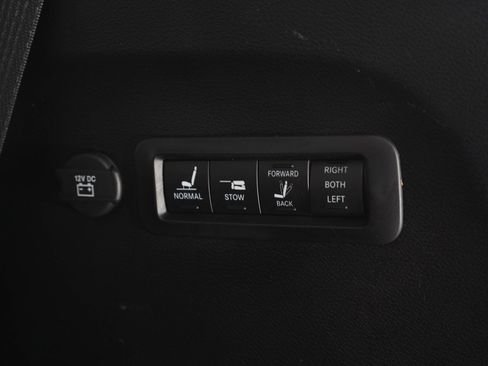 Used 2019 Chrysler Pacifica Limited image 11