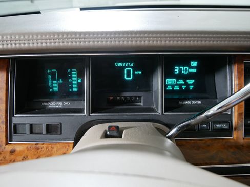 Used 1993 Lincoln Town Car Signature RWD image 21