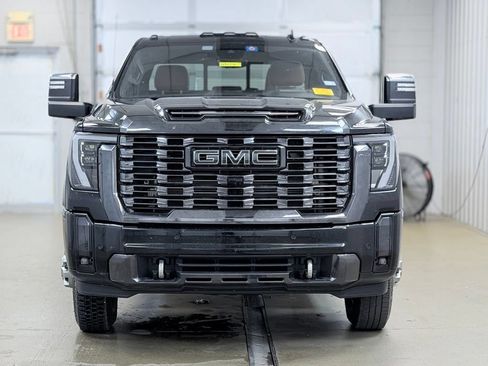 Used 2024 GMC Sierra 3500 Denali Ultimate AWD/4WD image 2