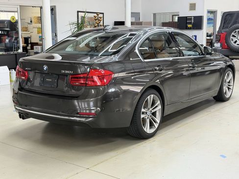 Used 2018 BMW 330i xDrive Sedan AWD/4WD image 2