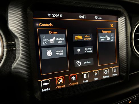 Used 2019 Jeep Wrangler Unlimited Sahara w/ Uconnect 4C Nav & Sound Group AWD/4WD image 18