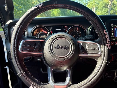 Used 2023 Jeep Wrangler Unlimited Sahara AWD/4WD image 12