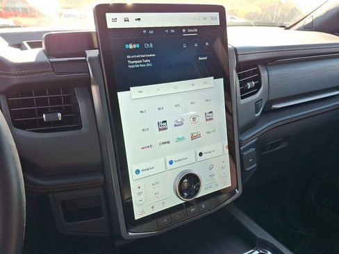 Certified 2024 Ford Expedition Platinum image 17