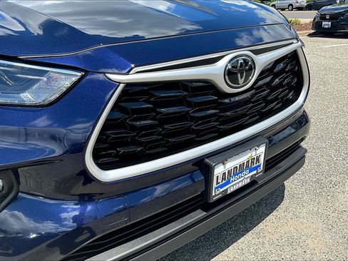 Used 2023 Toyota Highlander XLE AWD/4WD image 31
