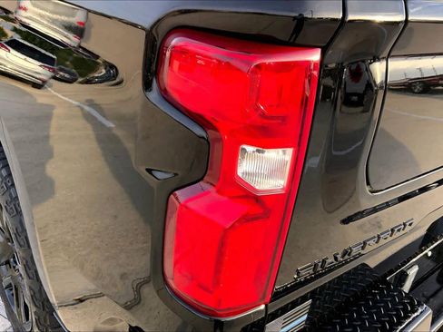 Used 2023 Chevrolet Silverado 1500 LT Trail Boss w/ LT Trail Boss Premium Package AWD/4WD image 28