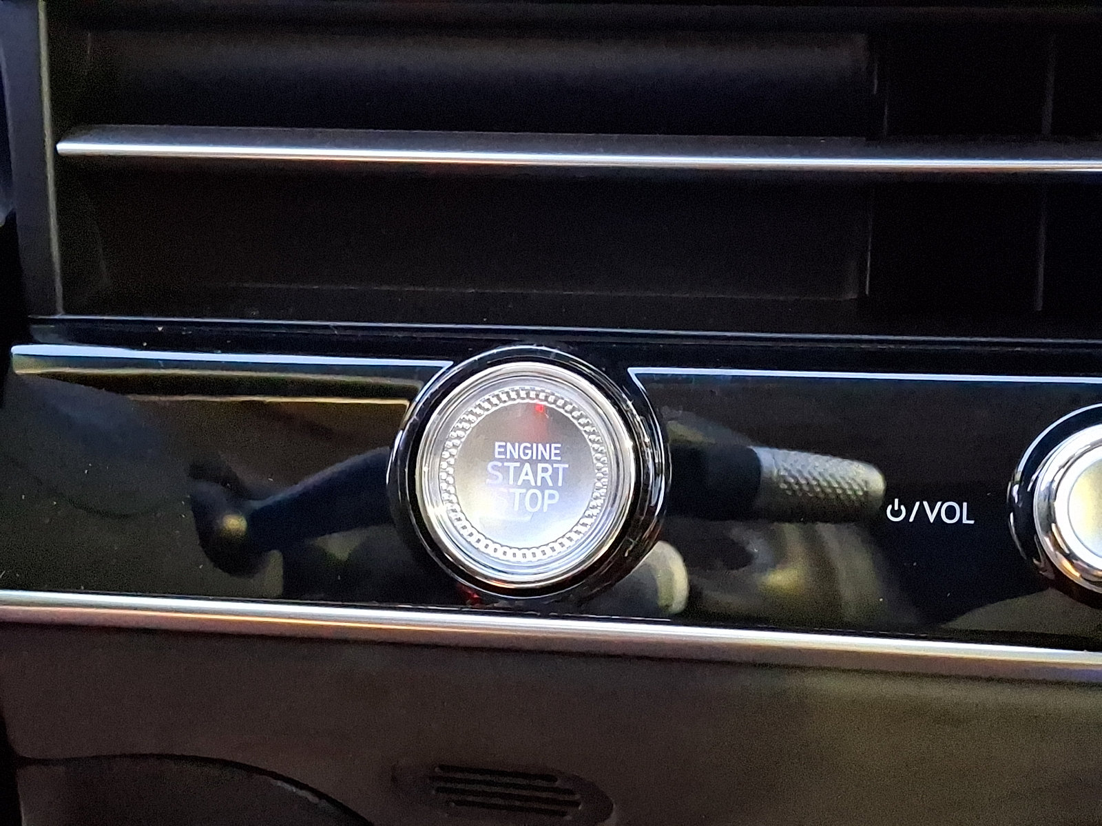 Certified 2026 Genesis GV70 2.5T Select AWD/4WD image 25