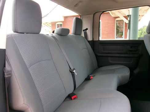 Used 2017 RAM 1500 Express RWD image 29