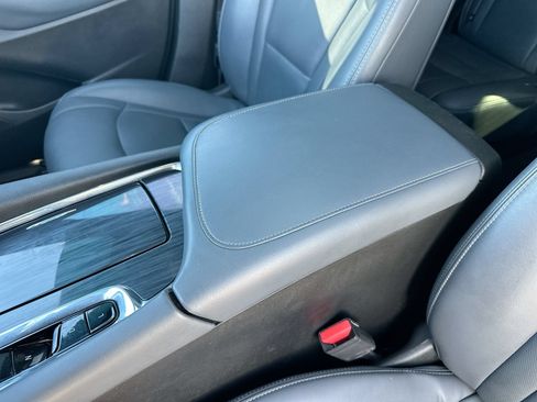 Used 2023 Buick Enclave Premium w/ Experience Buick Package FWD image 21