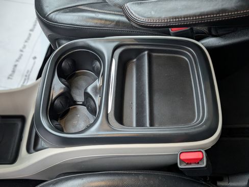 Used 2018 Chrysler Pacifica Touring-L image 28