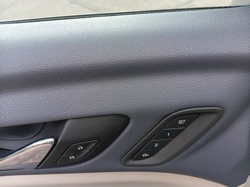 Used 2021 GMC Acadia Denali w/ Denali Ultimate Package AWD/4WD image 11