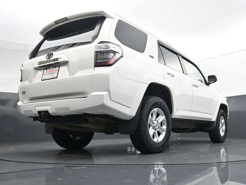 Used 2018 Toyota 4Runner SR5 AWD/4WD image 32
