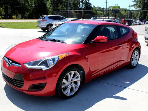 Used 2016 Hyundai Veloster image 4