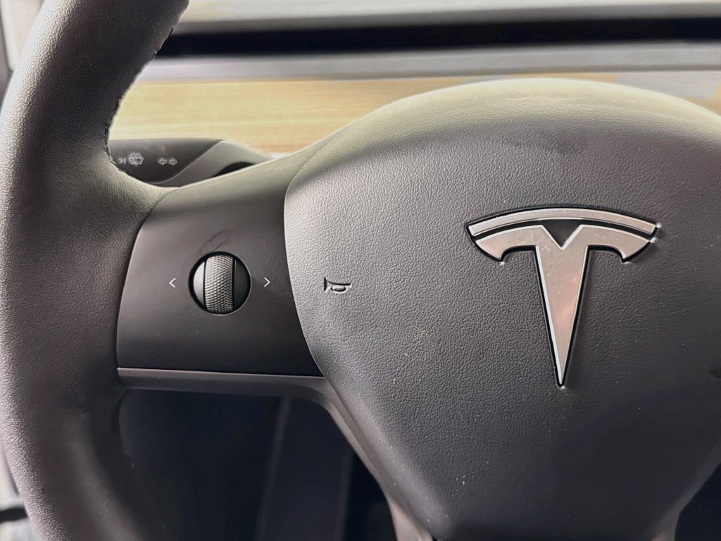 Used 2025 Tesla Model Y Long Range AWD/4WD image 16