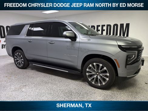 Used 2025 Chevrolet Suburban High Country AWD/4WD image 3