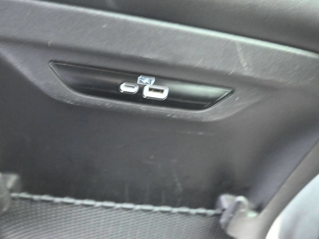 Used 2023 Chrysler Pacifica Touring-L FWD image 19