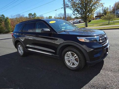 Used 2022 Ford Explorer XLT image 2