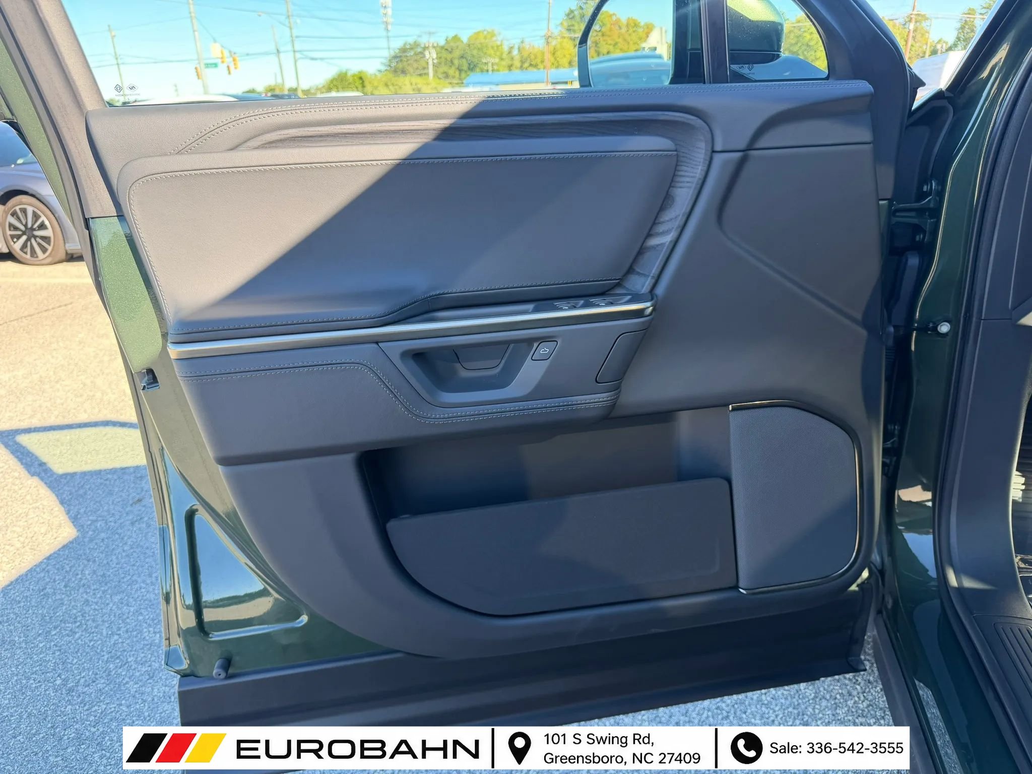 Used 2025 Rivian R1S Adventure Dual AWD/4WD image 10