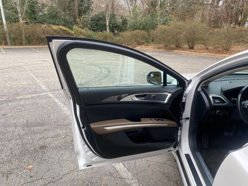 Used 2016 Lincoln MKZ Base 4dr Sedan w/ Equipment Group 200A Select image 17