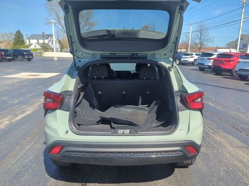 Certified 2024 Chevrolet Trax RS w/ Sunroof Package FWD image 11