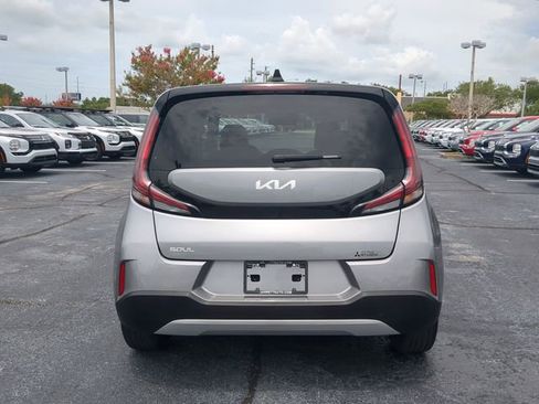 Used 2025 Kia Soul LX w/ LX Technology Package FWD image 6