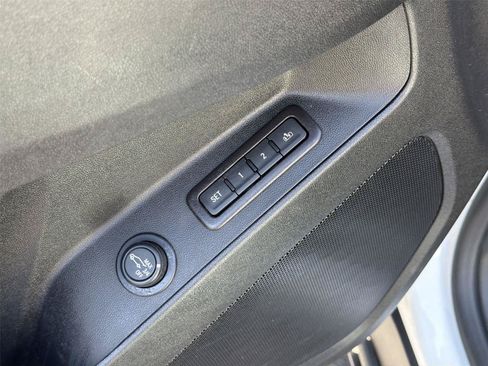 Used 2021 Chevrolet Equinox Premier FWD image 39