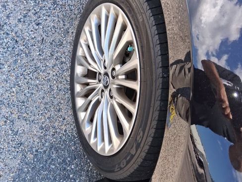 Used 2019 Toyota Avalon Limited FWD image 7