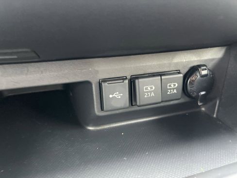 Used 2020 Toyota Highlander XLE image 21