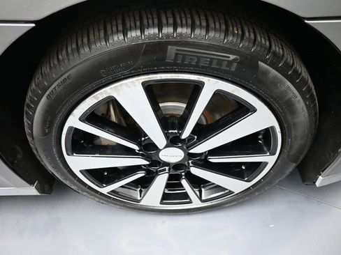 Used 2023 Lucid Air Touring image 13