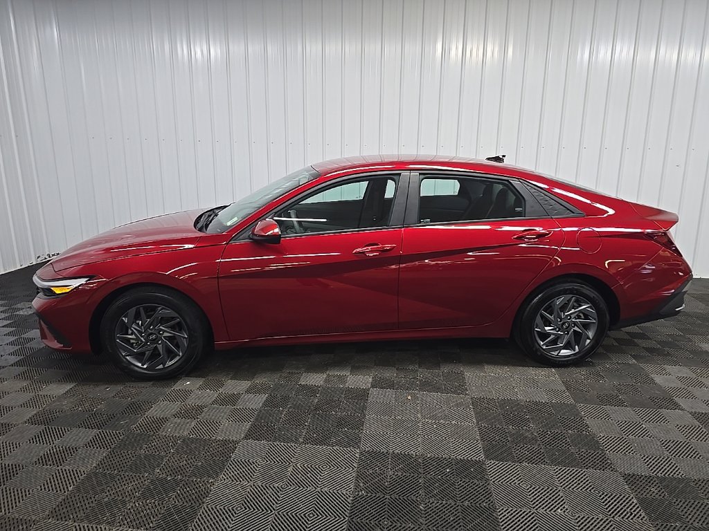 Used 2024 Hyundai Elantra SEL FWD image 6