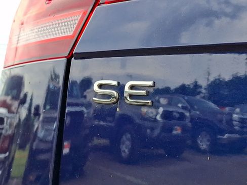 Used 2022 Volkswagen Tiguan SE AWD/4WD image 32