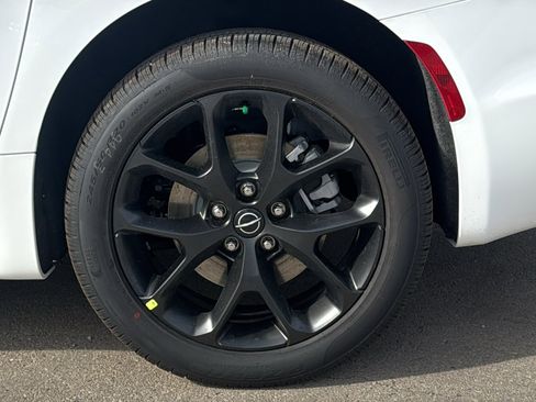 New 2026 Chrysler Pacifica Limited image 25