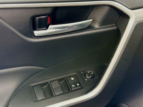 Used 2021 Toyota RAV4 XLE image 18