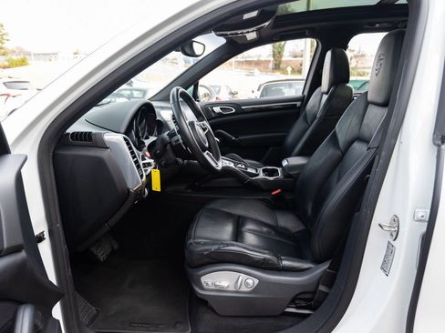 Used 2017 Porsche Cayenne Platinum Edition image 15