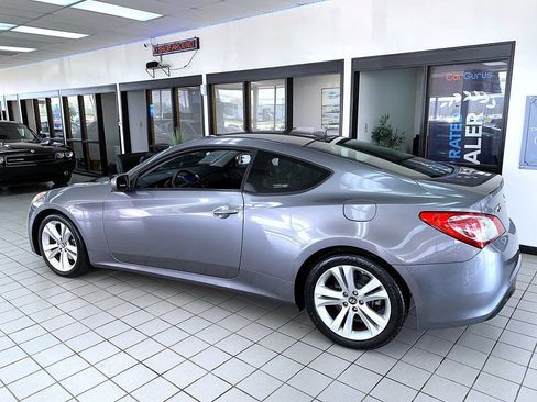 Used 2011 Hyundai Genesis 2.0T RWD image 2