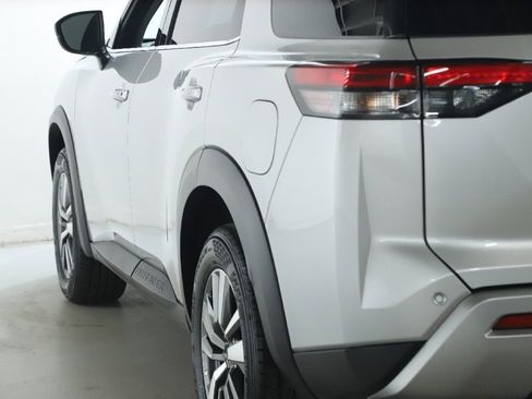 Certified 2025 Nissan Pathfinder SL image 44