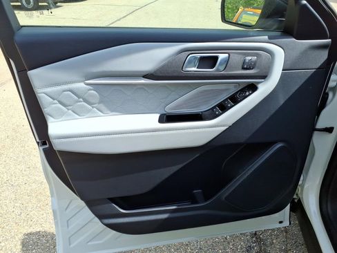New 2026 Ford Explorer Platinum w/ LUX Leather Package AWD/4WD image 19