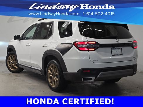 Certified 2024 Honda Pilot Touring image 4