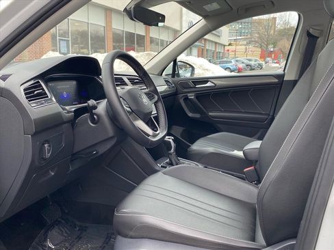Certified 2023 Volkswagen Tiguan SE w/ Panoramic Sunroof Package image 13
