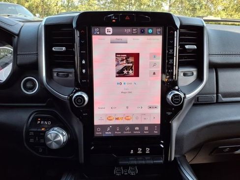 Used 2025 RAM 1500 Laramie image 12