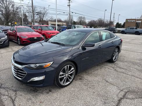 Used 2025 Chevrolet Malibu LT image 3