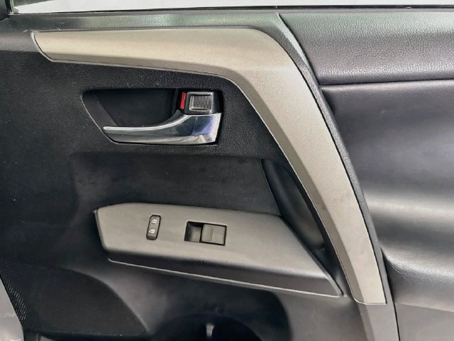 Used 2018 Toyota RAV4 XLE FWD image 29